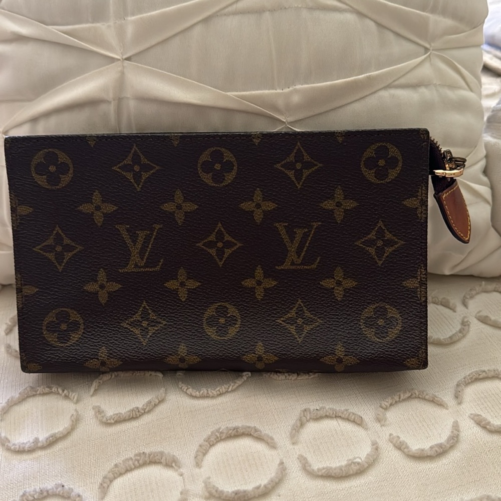 ⚡️🤎Auth🤎⚡️Beautiful Louis Vuitton Monogram Bucket Clutch Pochette🍃(882 RA）